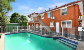 Bexley 5Br near Train & Shpping with pool 12ppl, Sydney